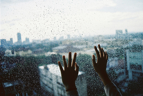 city-hands-lonely-photography-rain-Favim.com-301037